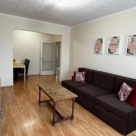 Backstage Διαμέρισμα *